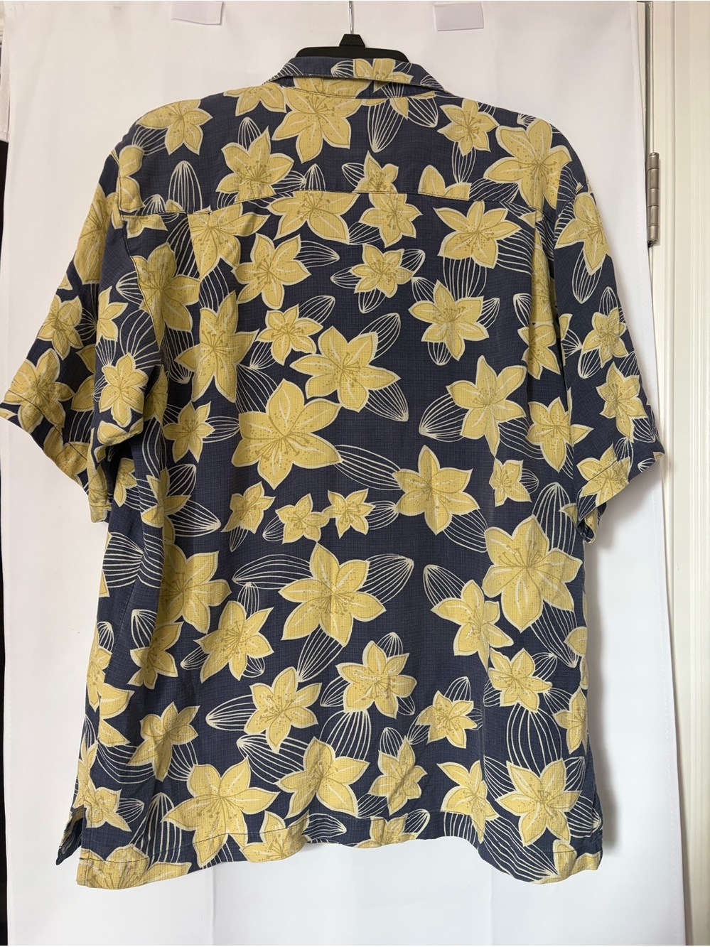 Tommy Bahama Silk Hawaiian floral button down shirt - Picture 5 of 7